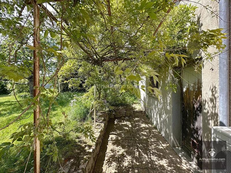 Maison - 240 m² - 10 pièces