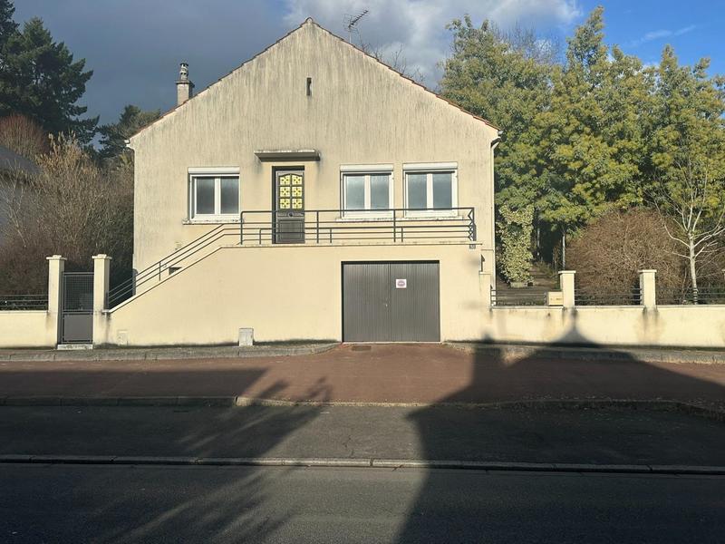 Maison - 90 m² - 5 pièces