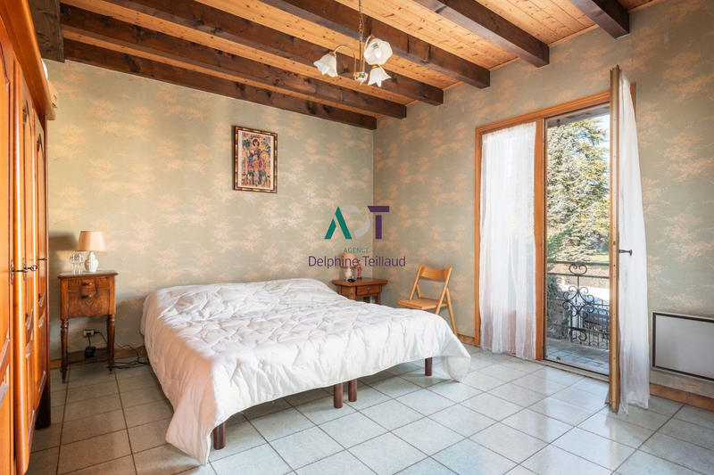 Maison - 187 m² - 8 pièces