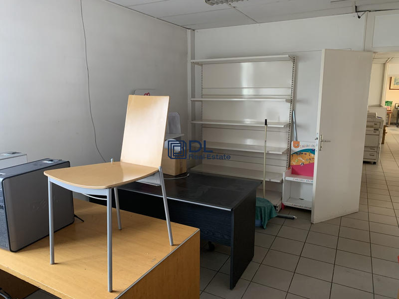 Entrepôt - 1 220 m²