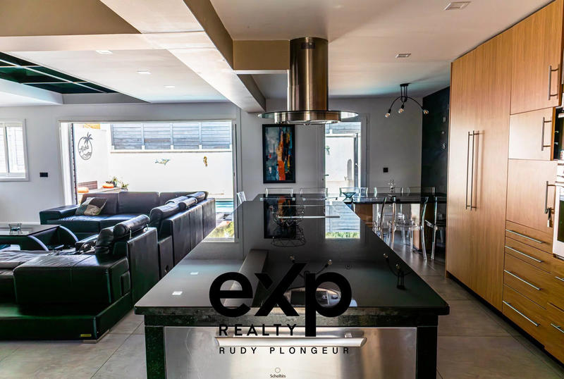 Maison - 285 m² - 9 pièces