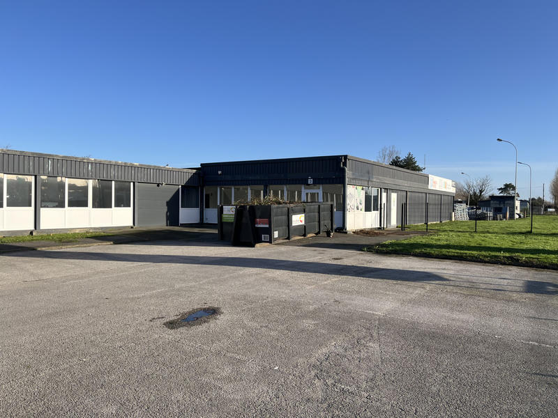 Local commercial - 244 m²