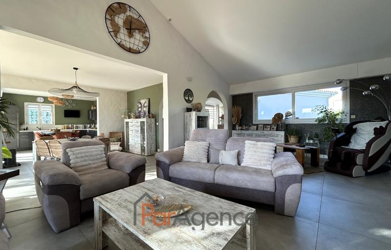 Maison - 246 m² - 6 pièces