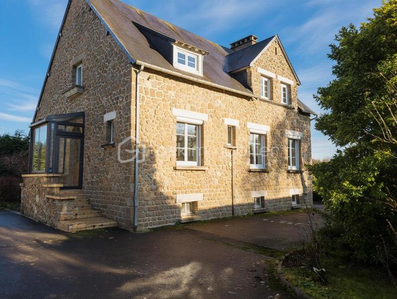 Maison de maîtres - 150 m² - 6 pièces