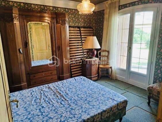 Maison traditionnelle - 259 m² - 8 pièces