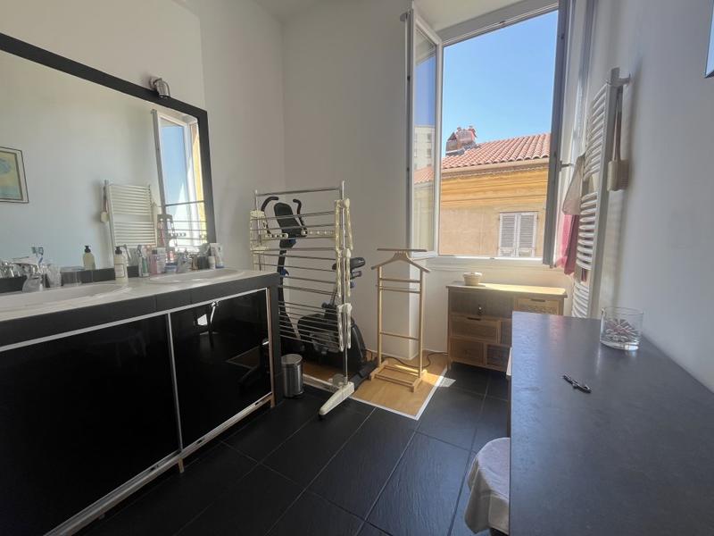 Appartement - 92 m² - 4 pièces