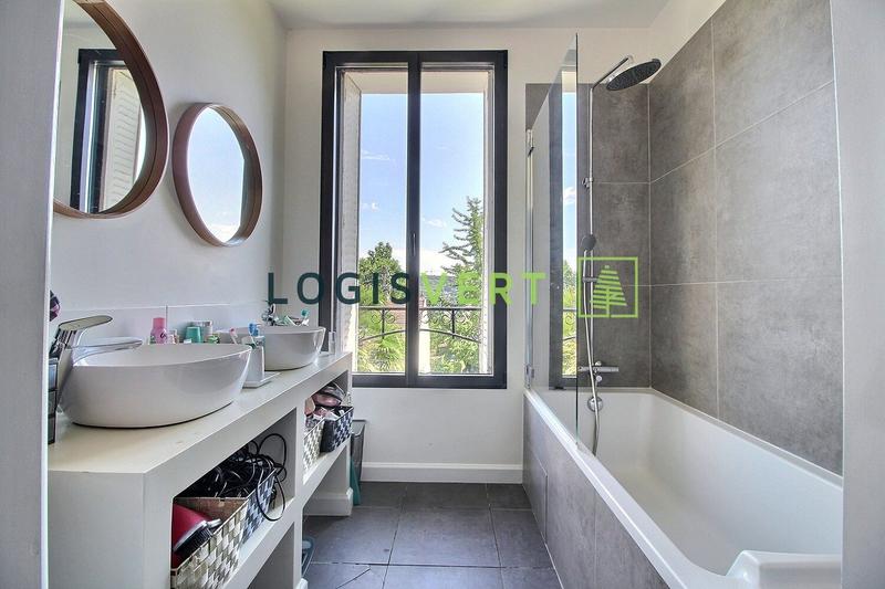 Maison - 172 m² - 10 pièces