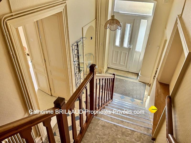 Maison - 1 154 m² - 35 pièces