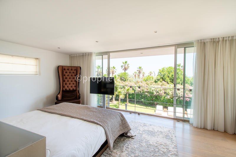 Maison - 305 m² - 7 pièces