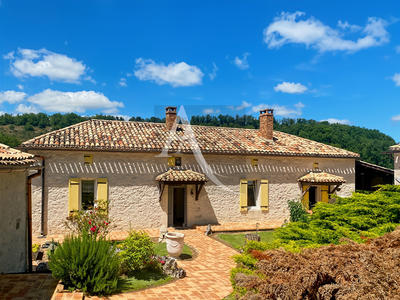 Maison - 180 m² - 6 pièces