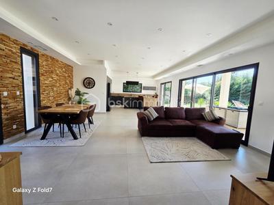 Maison - 161 m² - 5 pièces