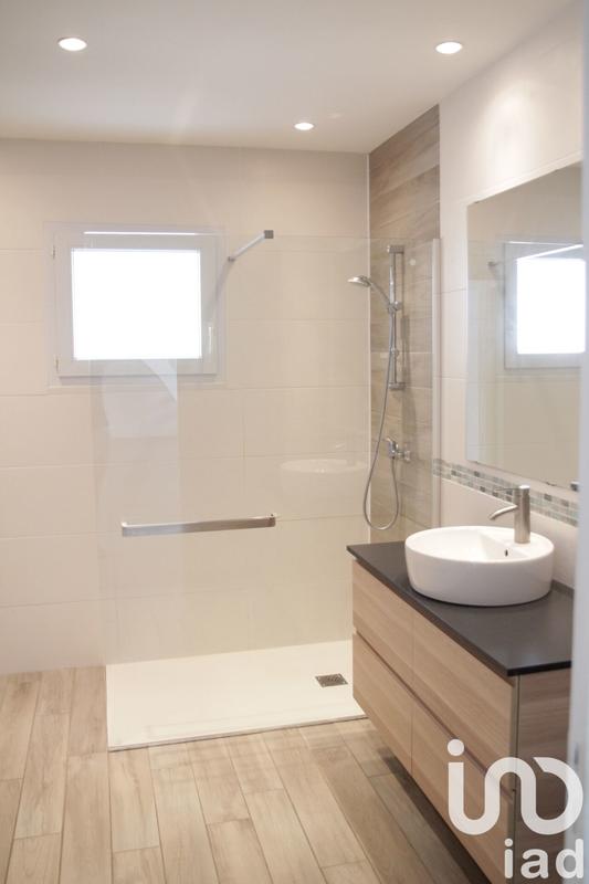 Maison - 220 m² - 8 pièces