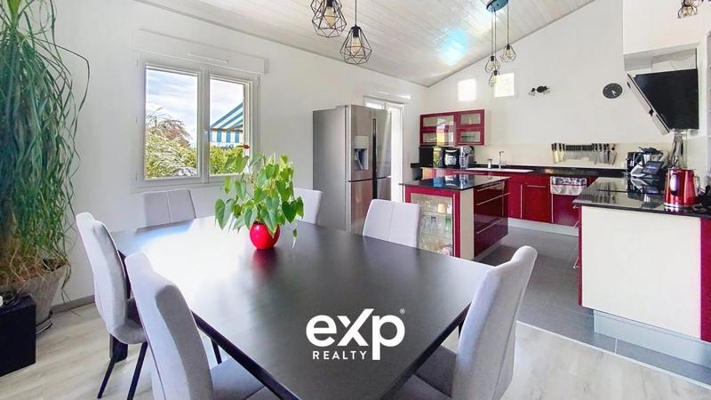 Villa - 219 m² - 9 pièces