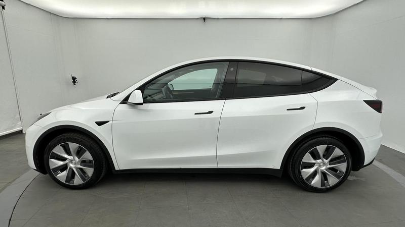 Tesla Model y Standard Rwd