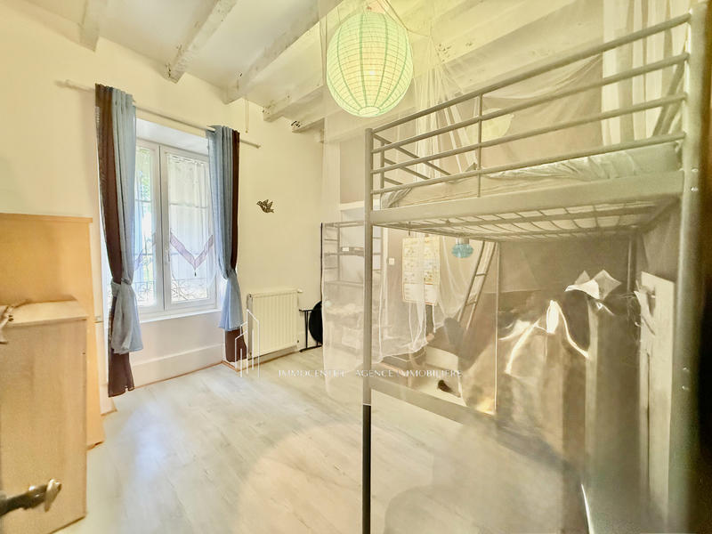 Propriété - 163 m² - 9 pièces