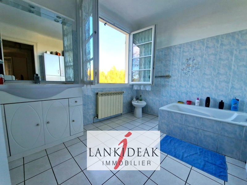 Maison - 104 m² - 4 pièces