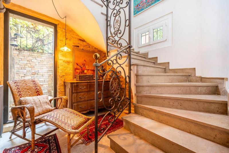 Studio - 185 m² - 5 pièces