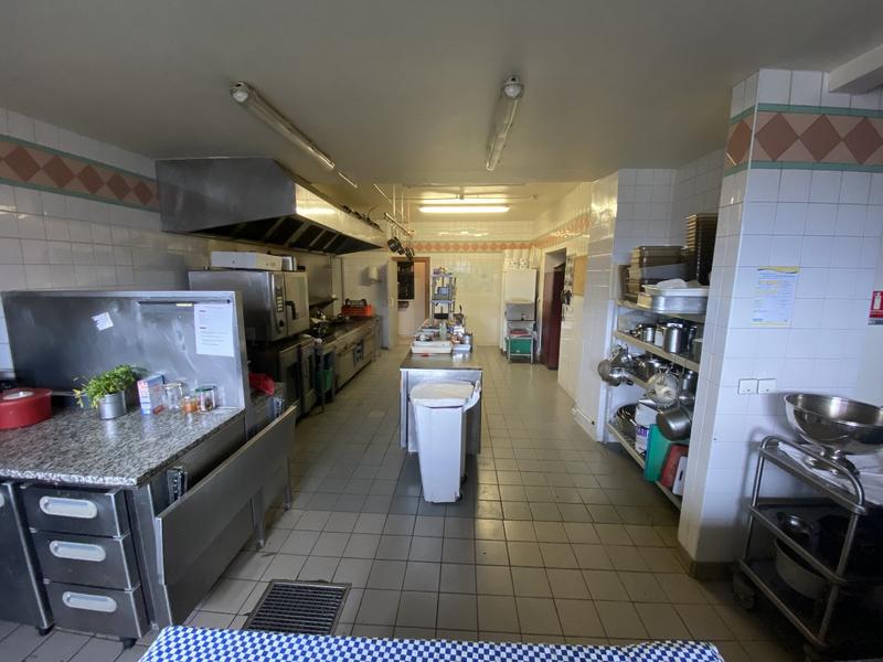 Propriété - 900 m² - 21 pièces