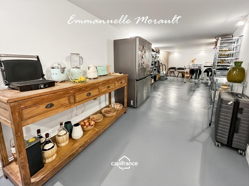 Propriété - 487 m² - 10 pièces
