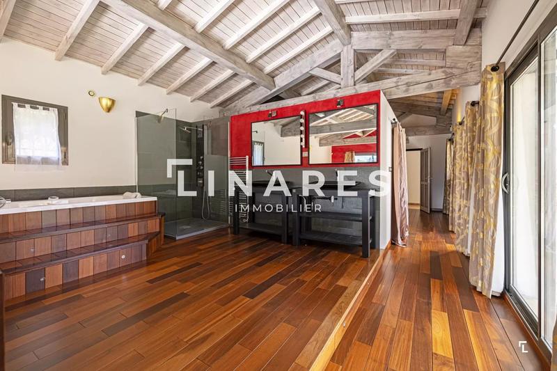 Maison - 360 m² - 5 pièces