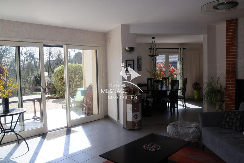 Maison contemporaine - 211 m² - 8 pièces