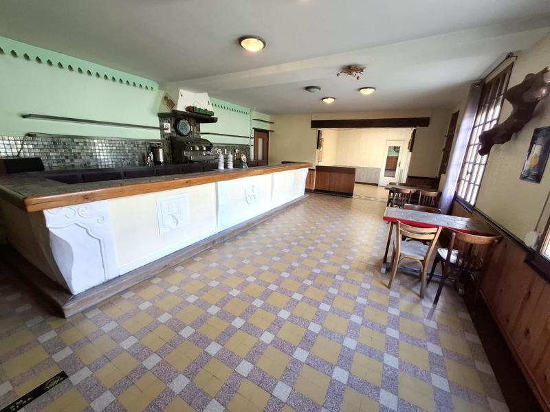 Maison - 220 m² - 7 pièces