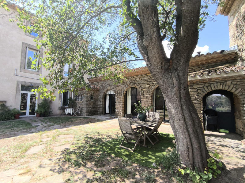 Propriété - 420 m² - 10 pièces