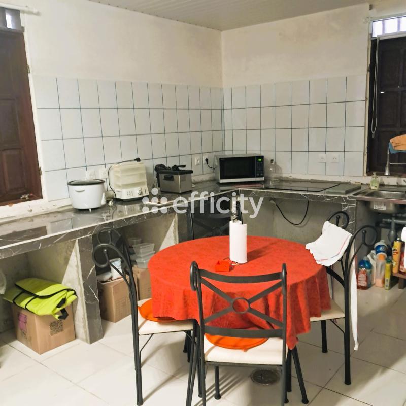 Maison - 246 m² - 11 pièces