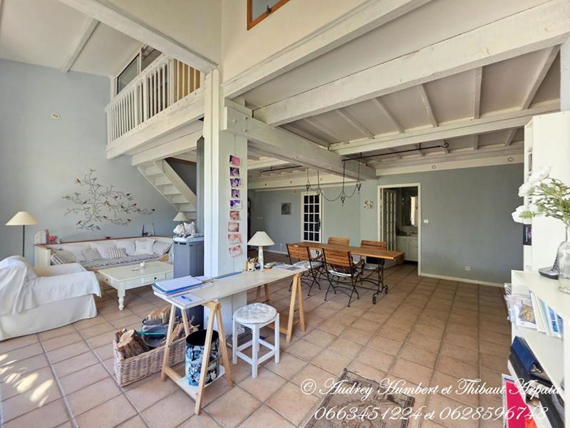 Maison - 215 m² - 7 pièces