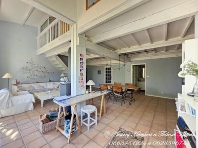 Maison - 215 m² - 7 pièces