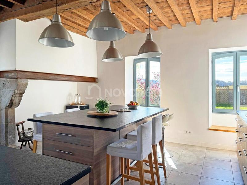 Propriété - 310 m² - 8 pièces