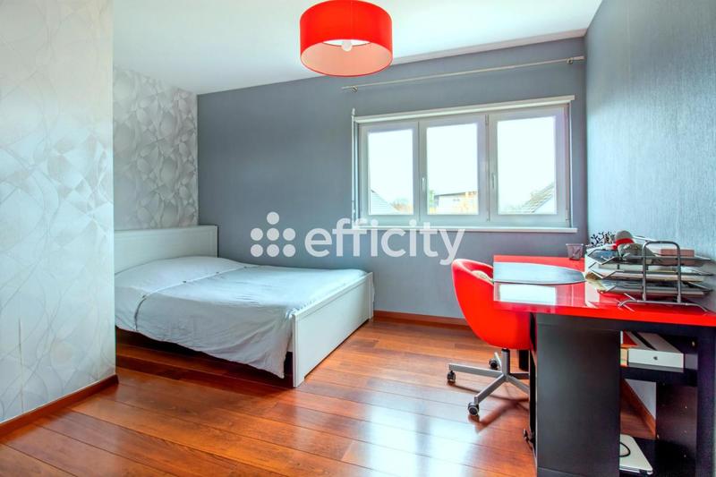 Maison - 214 m² - 8 pièces