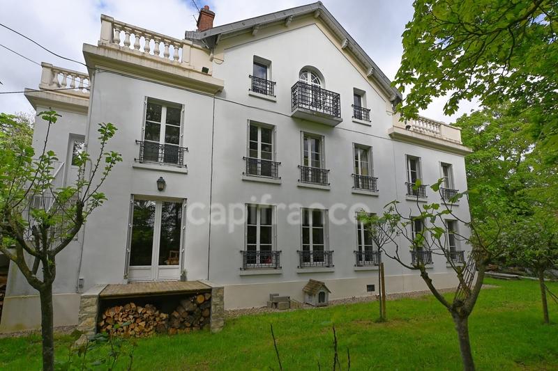 Propriété - 380 m² - 15 pièces