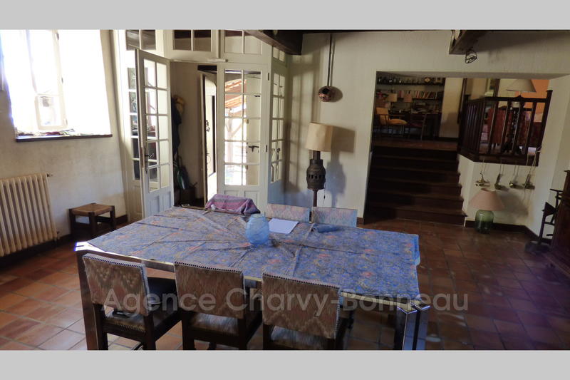 Propriété - 213 m² - 7 pièces