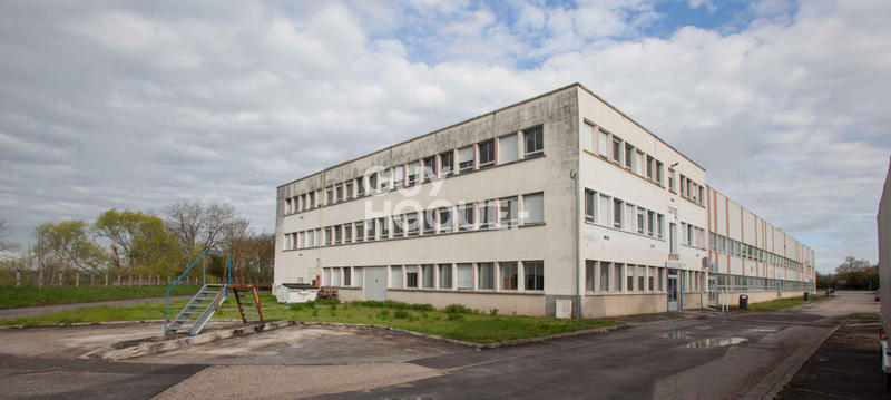 Local commercial - 11 330 m²