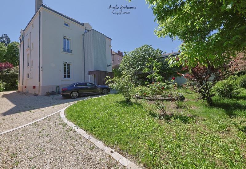 Propriété - 370 m² - 14 pièces