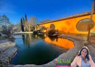 Maison - 250 m² - 6 pièces