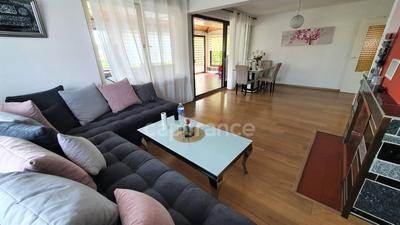 Maison - 187 m² - 9 pièces