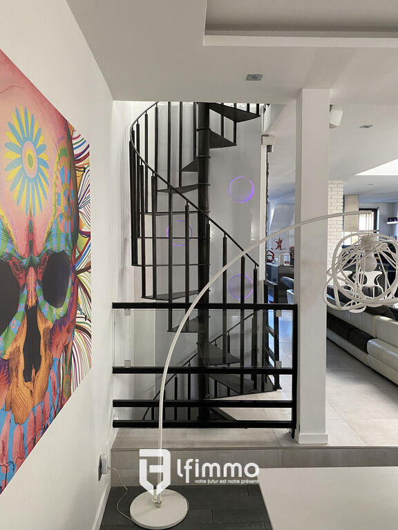 Loft - 240 m² - 7 pièces