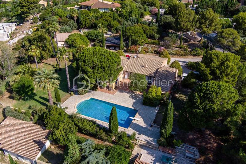 Propriété - 350 m² - 11 pièces