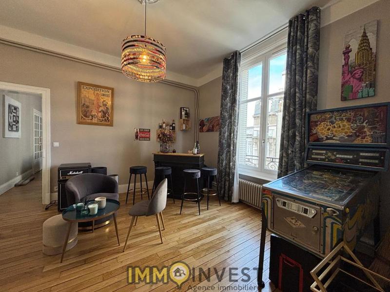 Appartement - 205 m² - 7 pièces