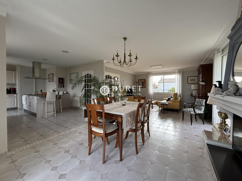 Maison - 143 m² - 8 pièces