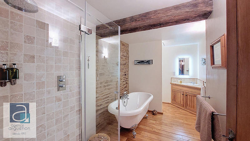 Maison - 342 m² - 7 pièces