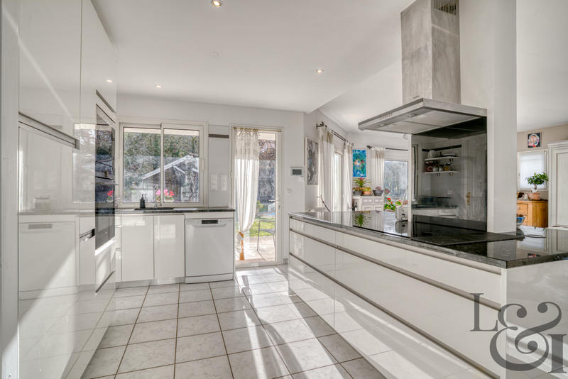 Maison - 196 m² - 6 pièces