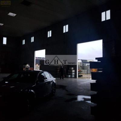 Entrepôt - 1 050 m²