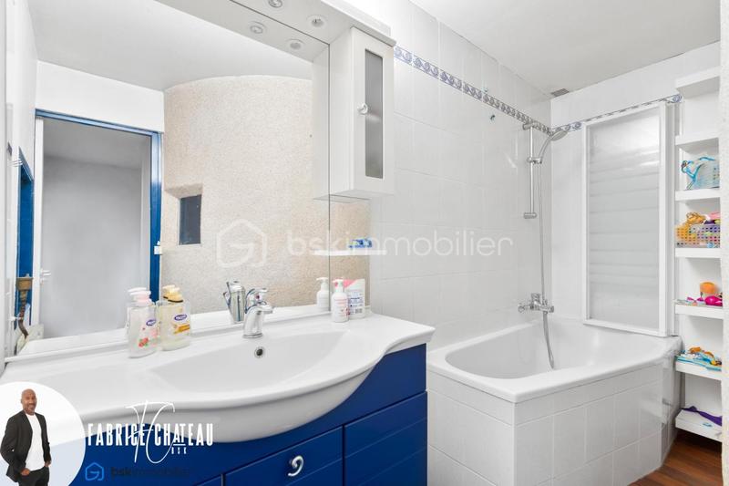 Maison - 200 m² - 8 pièces