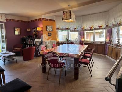 Maison - 255 m² - 10 pièces