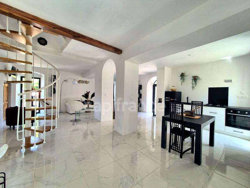 Maison de village - 180 m² - 6 pièces