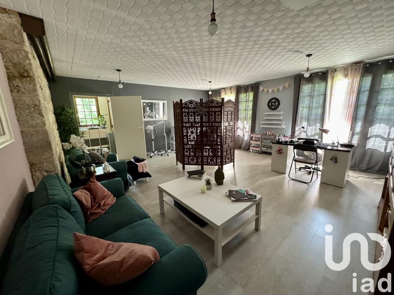 Maison - 1 600 m² - 15 pièces