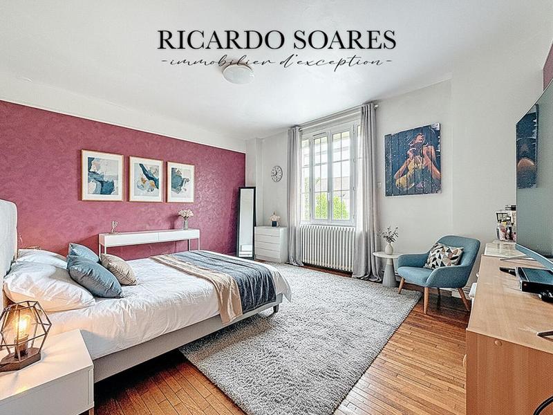 Maison - 277 m² - 10 pièces